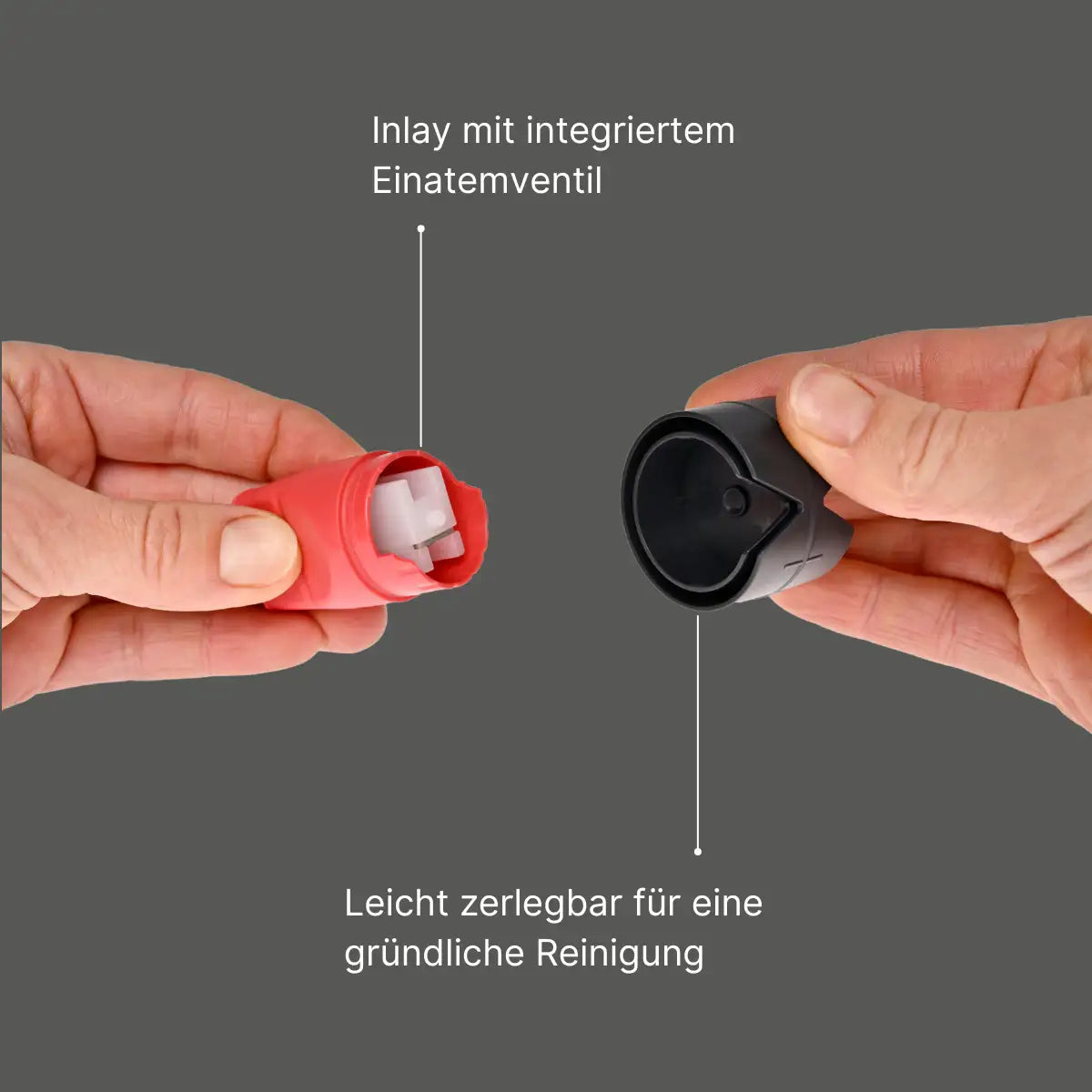 Detailaufnahme des zerlegten ARTZT neuro Atemtrainer mit rotem Gehäuse und schwarzem Unterteil; das integrierte Einatemventil im Inlay ist sichtbar, daneben Hinweis auf die leichte Zerlegbarkeit zur gründlichen Reinigung.