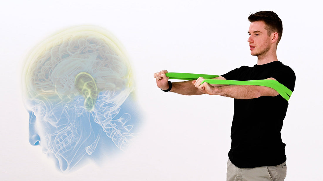 Neuroathletik Trainer Kevin Grafen trainiert seine Schultern mit dem ARTZT vitality Super Band | ARTZT neuro